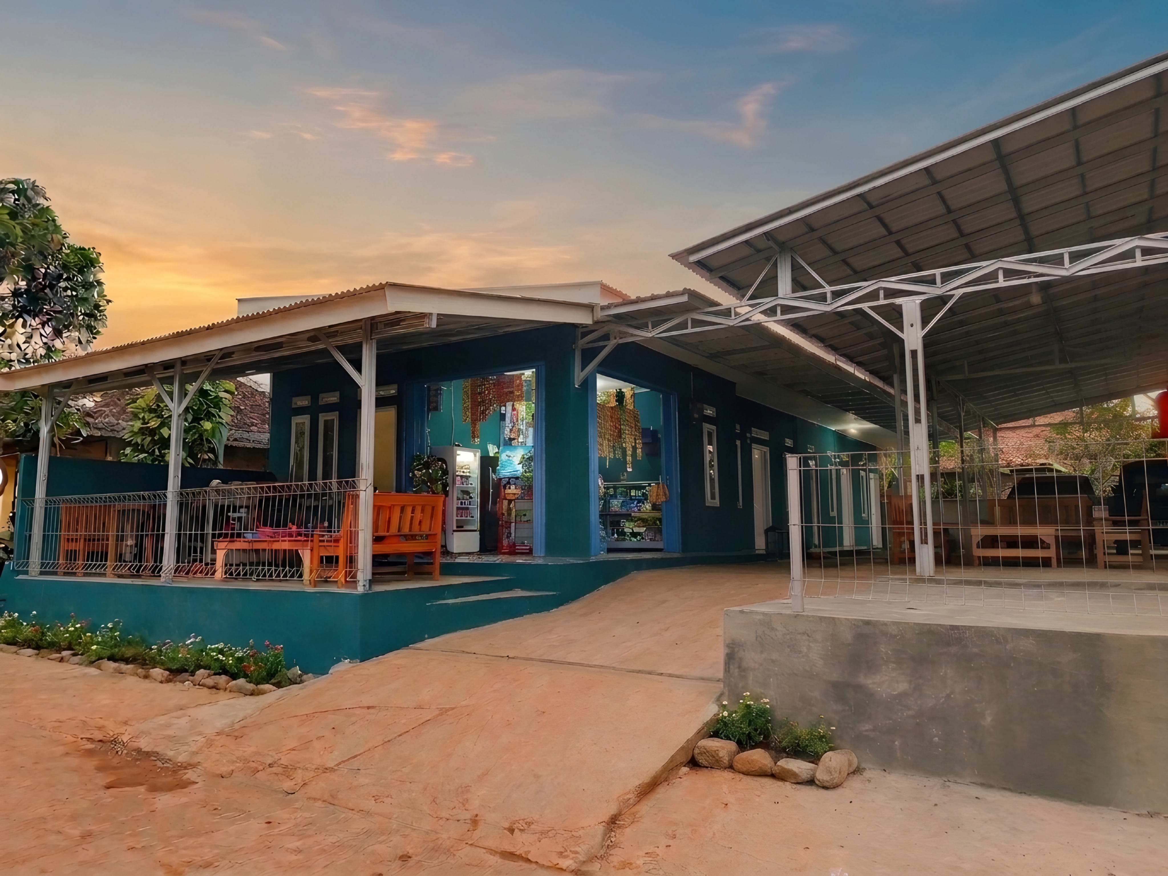 Tampak depan Kontrakan & Warung Adam Hawa